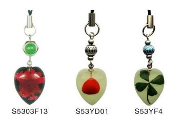紅豆真花琥珀手機鏈s53系列生產廠家 南寧市酷愛工藝制品廠 微型企業(yè) 昆蟲琥珀,教學標本教具,水晶樹脂工藝禮品,海洋貝類工藝飾品,紅豆真花工藝飾品